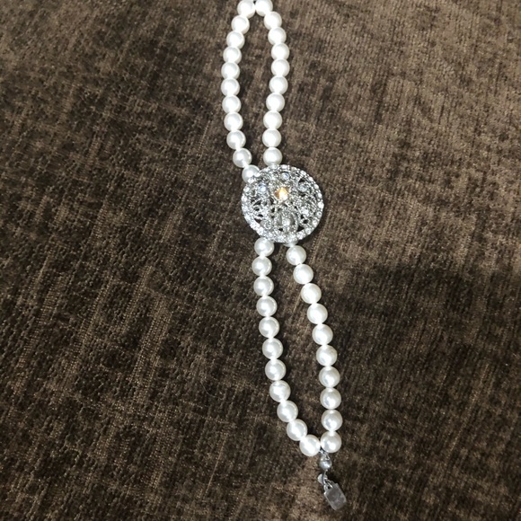 Beautiful Vintage Inspired Faux Pearl Bracelet - Picture 2 of 2